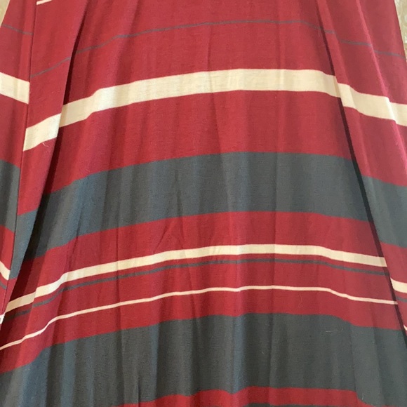 Crimson and gray maxi skirt - Picture 2 of 3